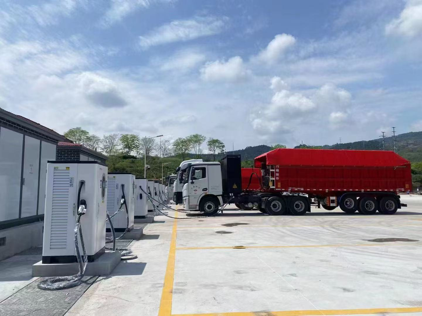 4 × 240 kW + 4 × 300 kW Dual‑Gun DC Chargers | Shandong, China
